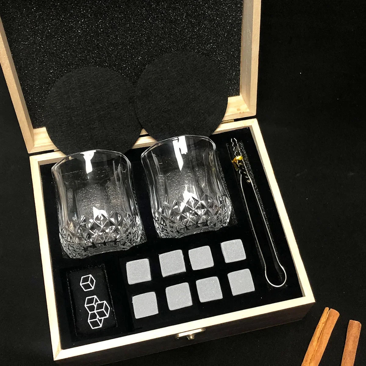 Kit Pedras de Uísque Reutilizáveis com Copos e Pinça