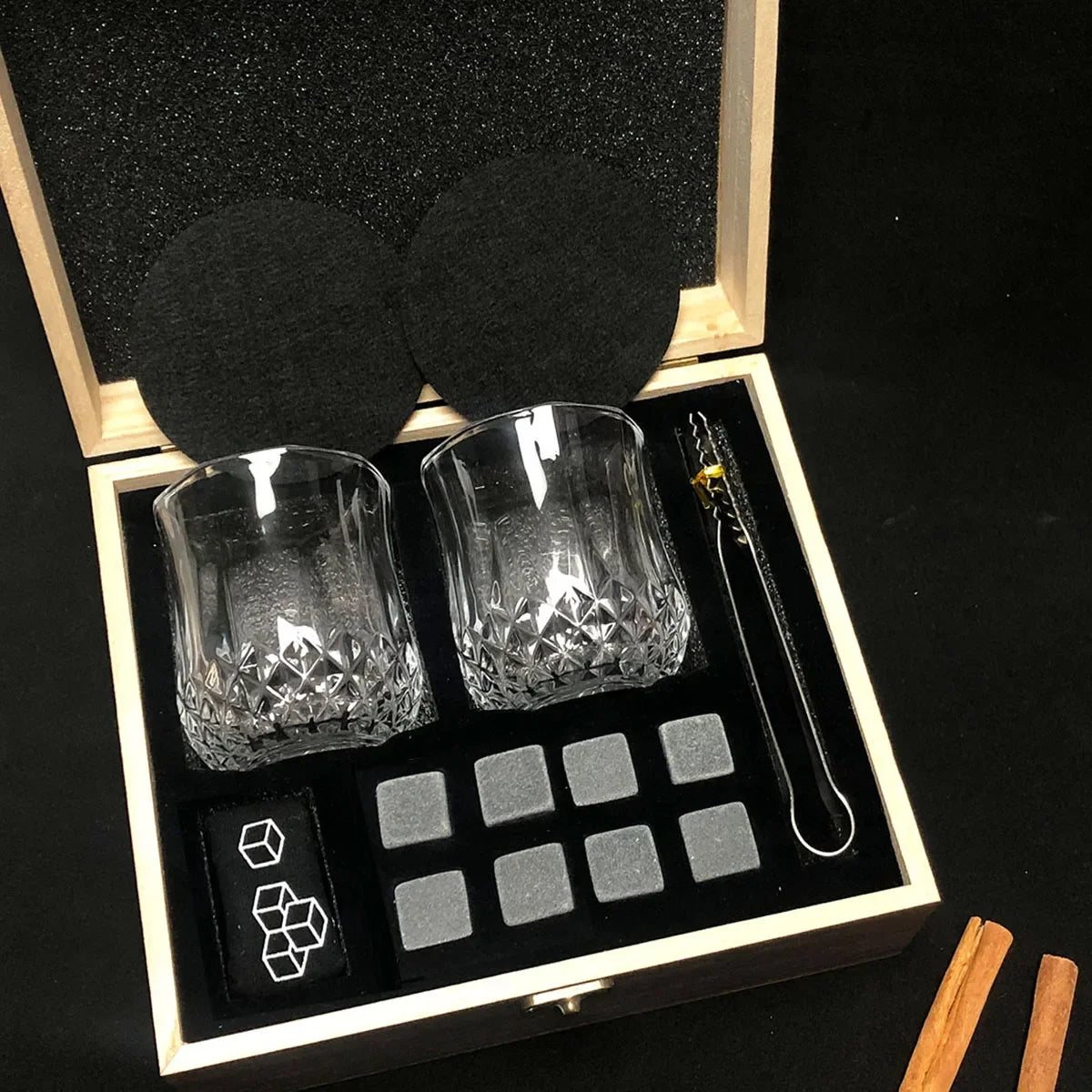 Kit Pedras de Uísque Reutilizáveis com Copos e Pinça